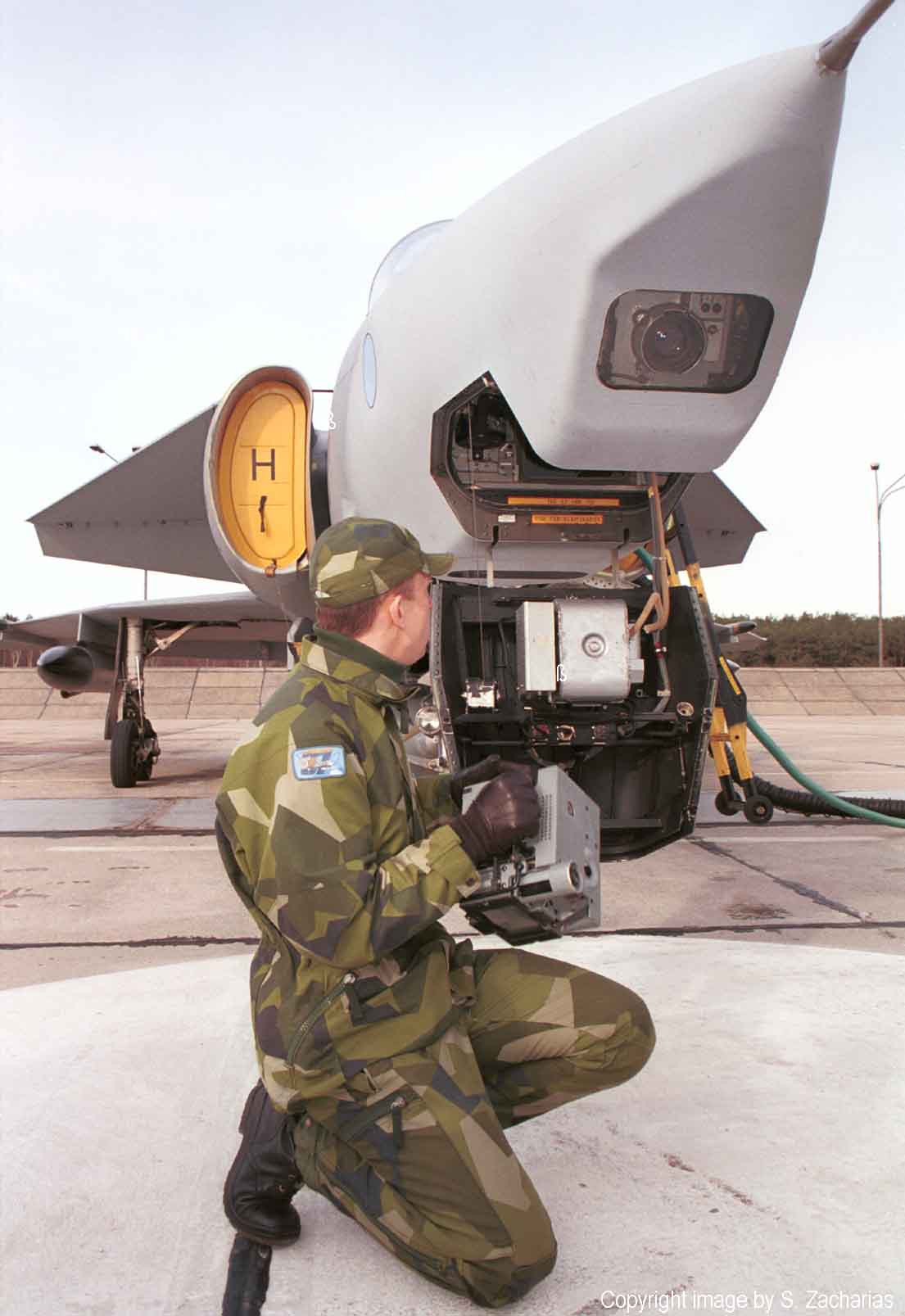 JAS37_Viggen_camera_cu.jpg